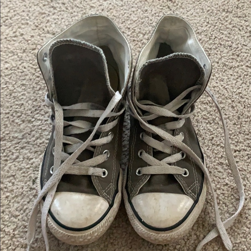 Grey converse